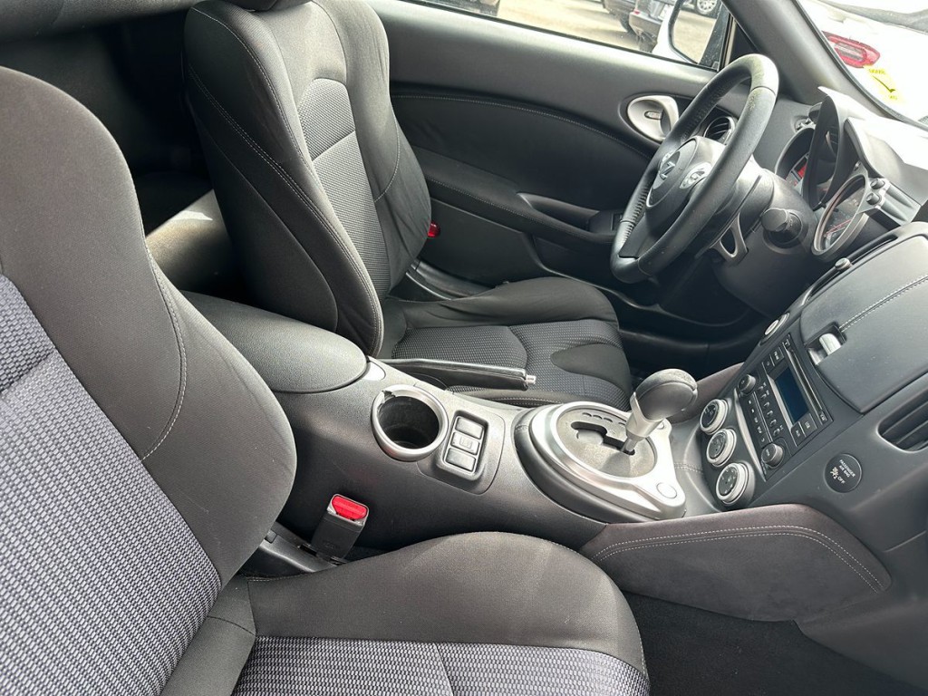 2016 Nissan 370Z Image 17
