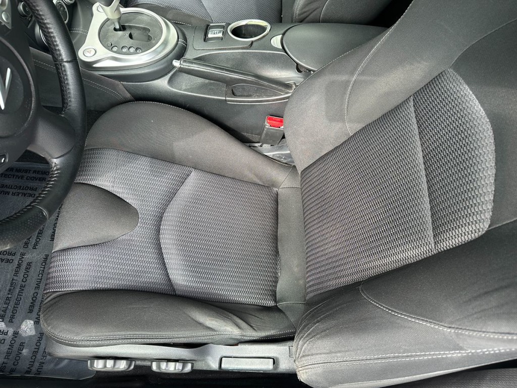 2016 Nissan 370Z Image 19