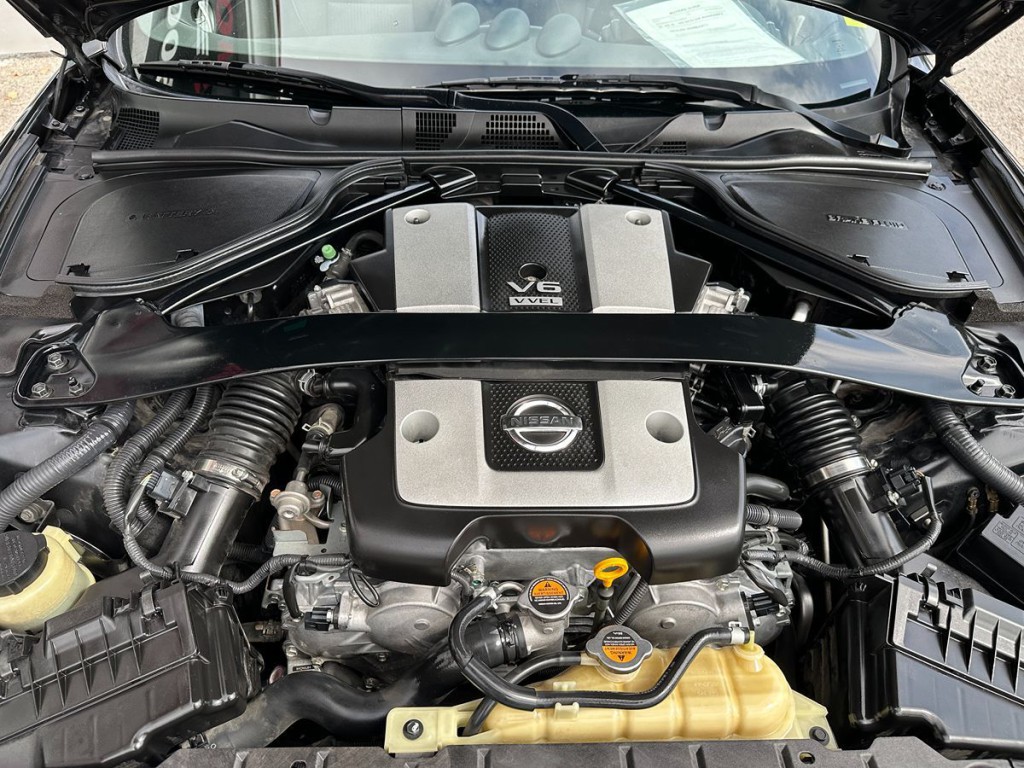 2016 Nissan 370Z Image 23