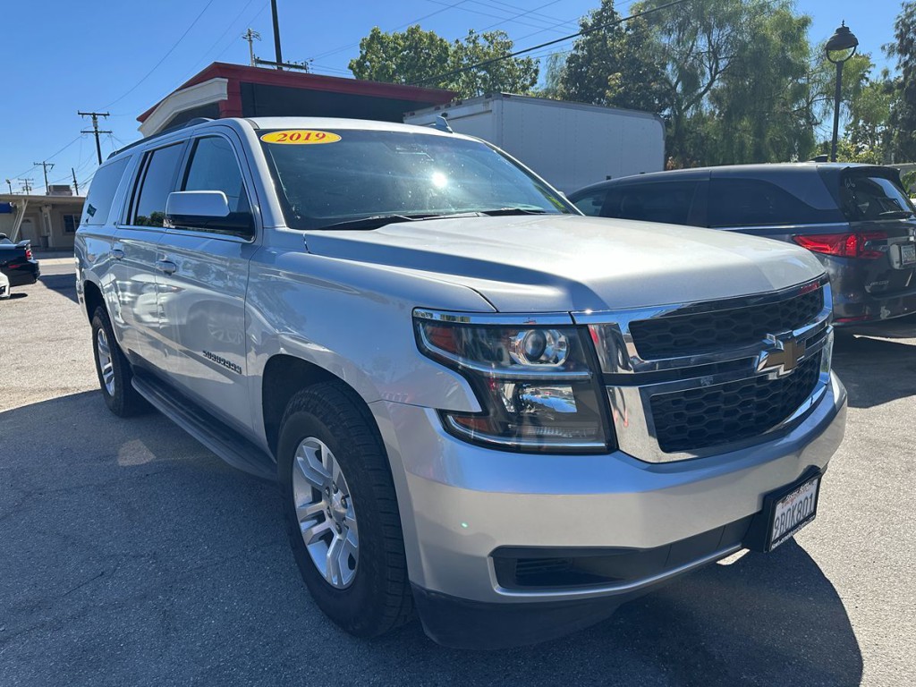 2019 Chevrolet Suburban Image 3