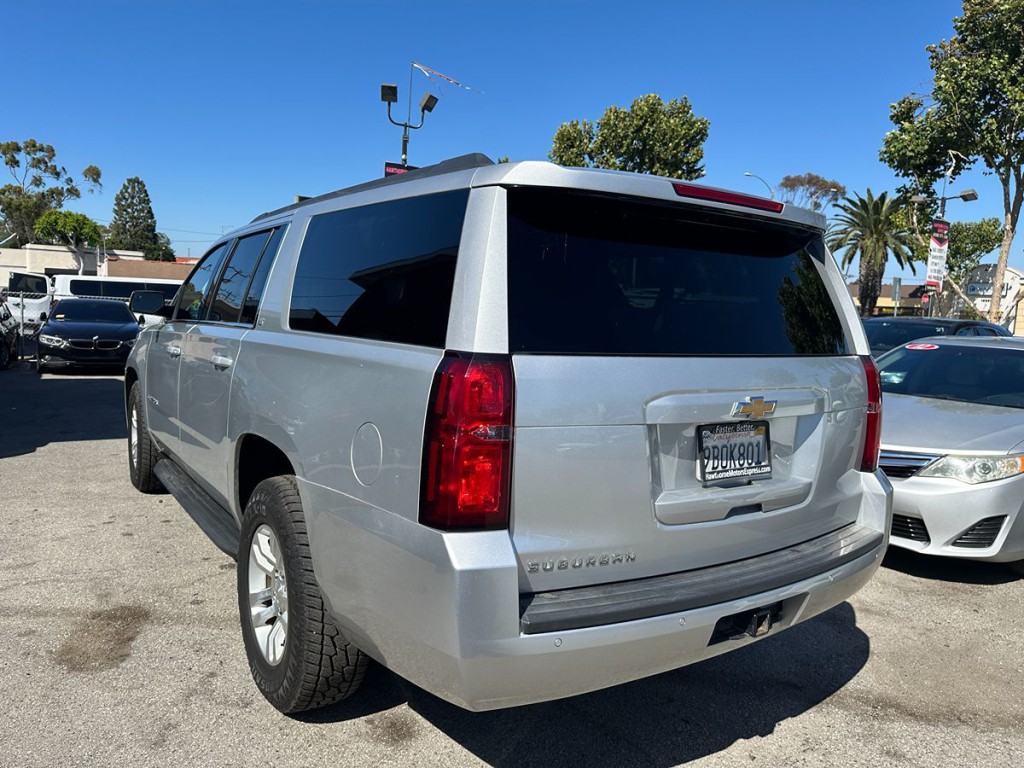 2019 Chevrolet Suburban Image 4