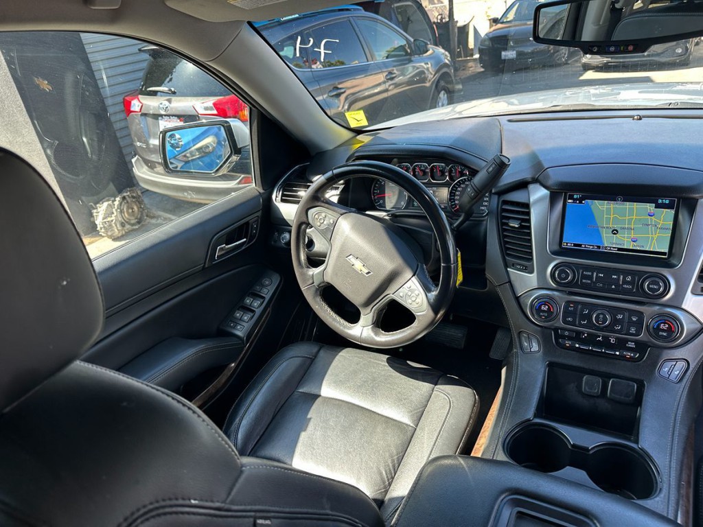 2019 Chevrolet Suburban Image 8