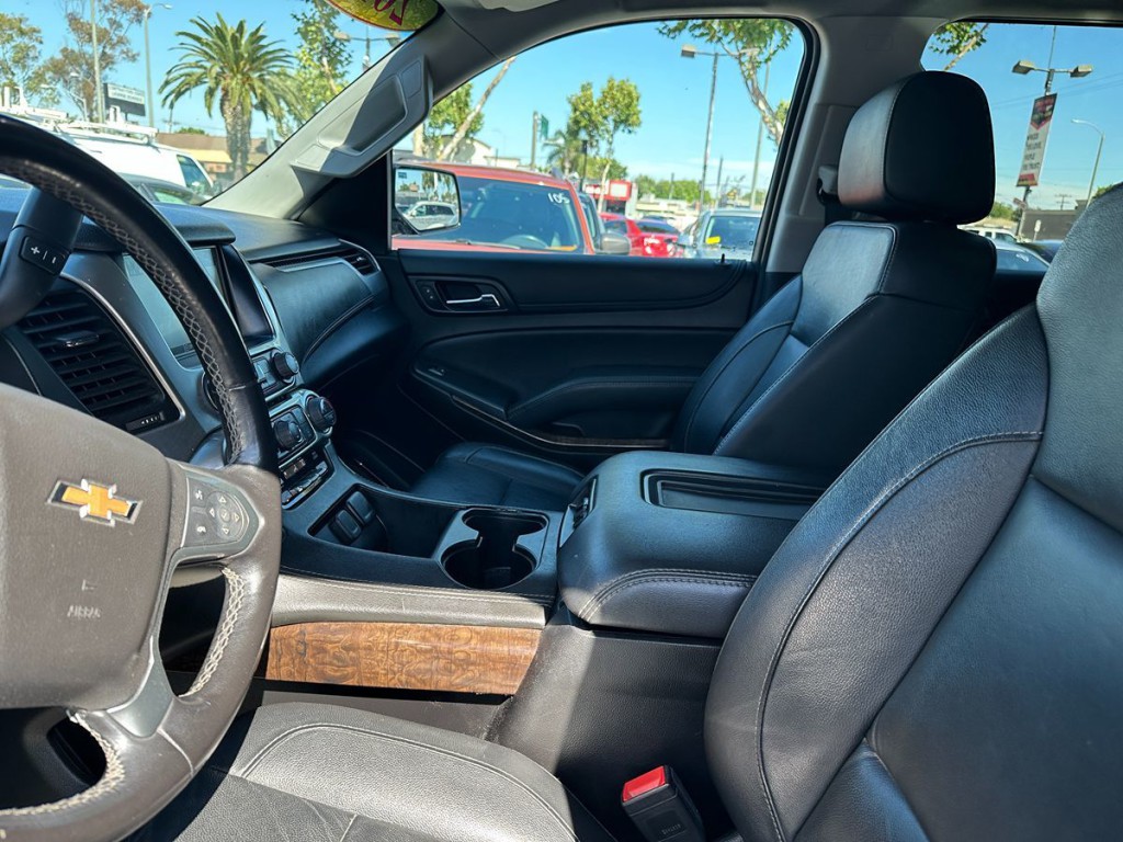 2019 Chevrolet Suburban Image 12