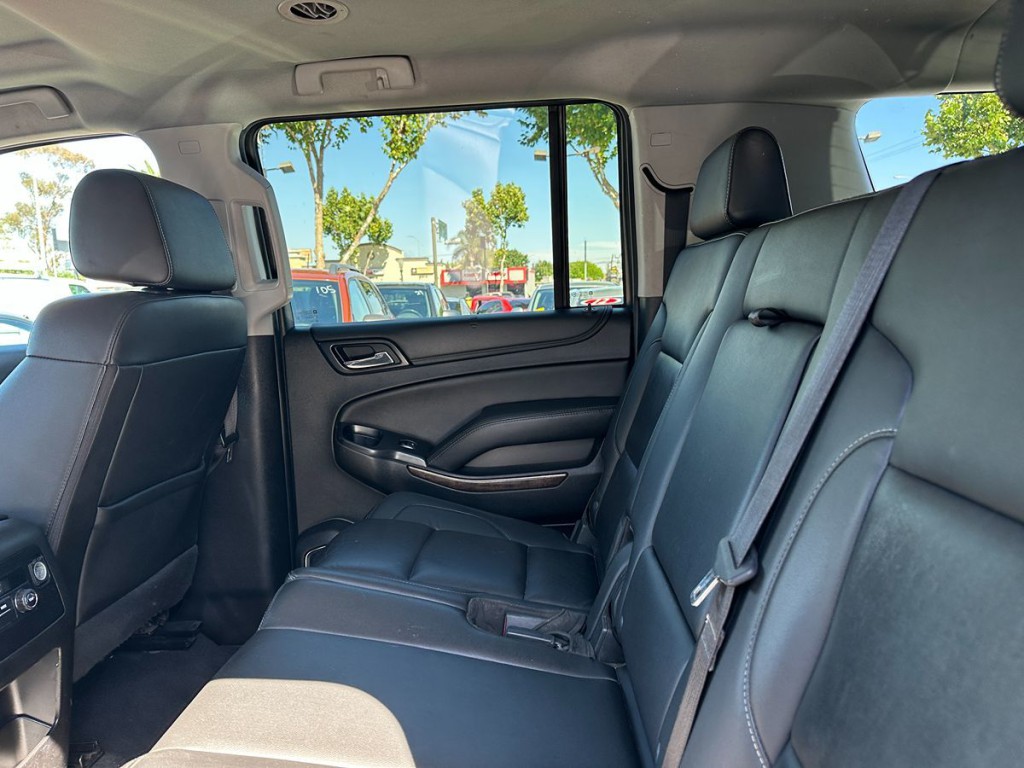 2019 Chevrolet Suburban Image 17
