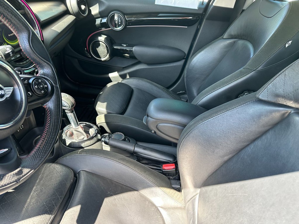 2015 MINI Cooper Image 8