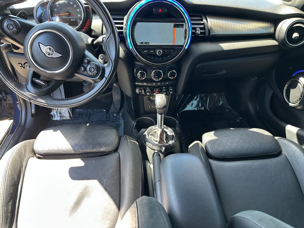 2015 MINI Cooper Image 10