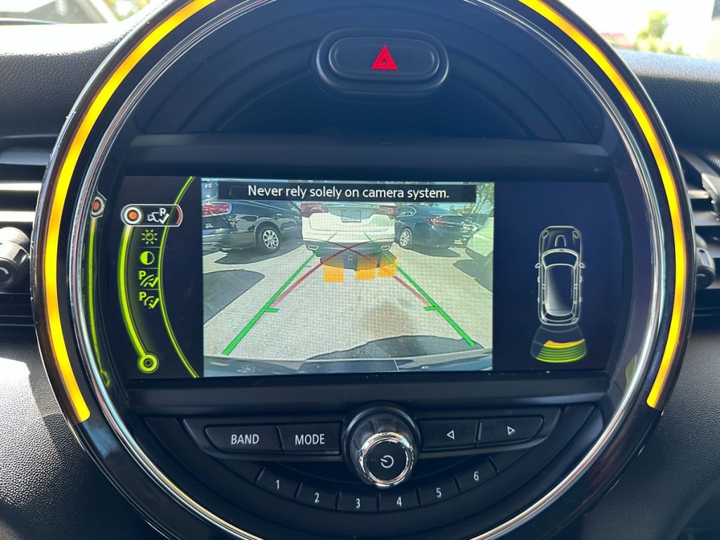 2015 MINI Cooper Image 12