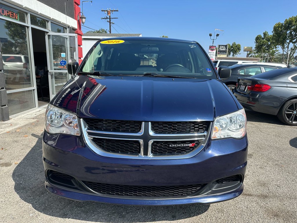 2016 Dodge Grand Caravan Image 2