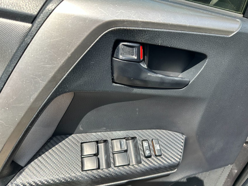 2015 Toyota Rav4 Image 18