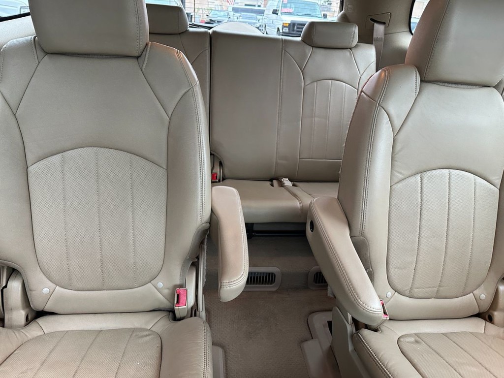 2012 Buick Enclave Image 16