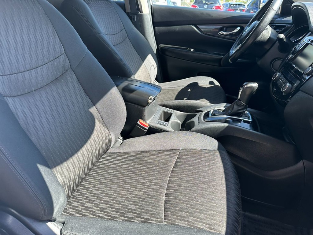 2018 Nissan Rogue Image 8