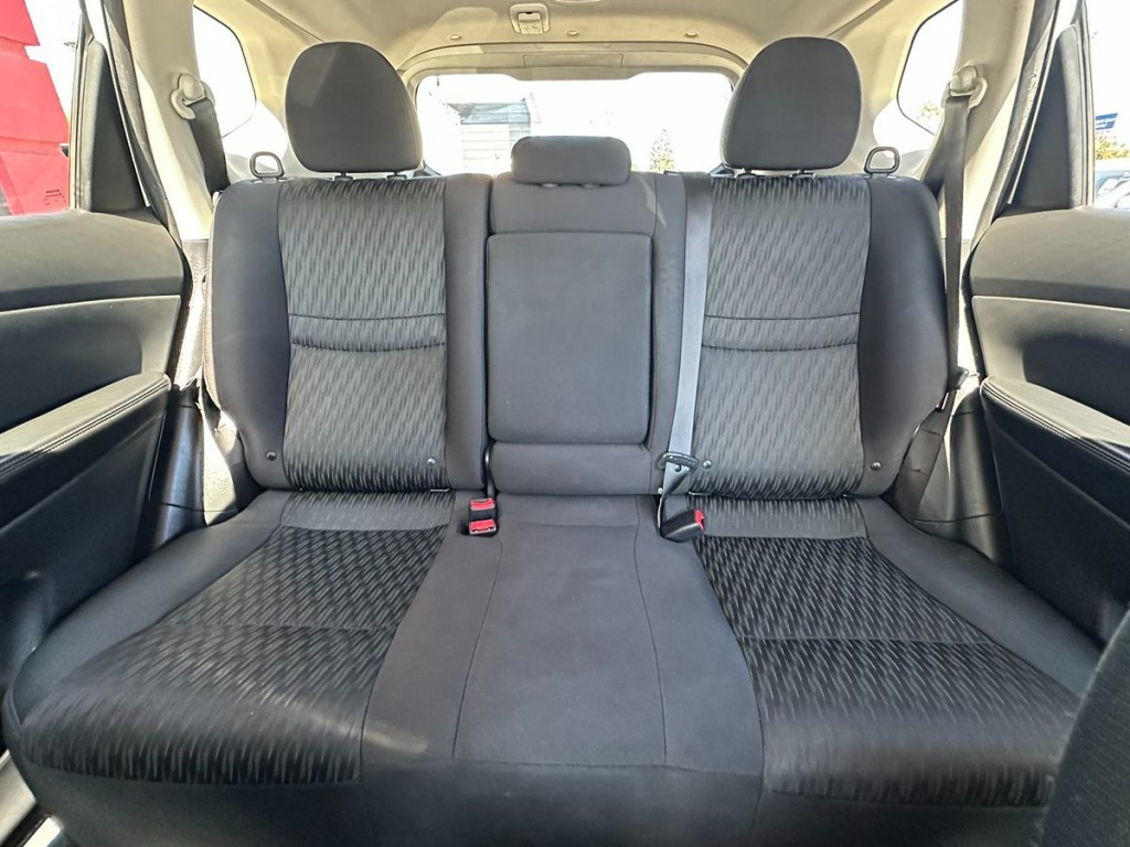 2018 Nissan Rogue Image 16