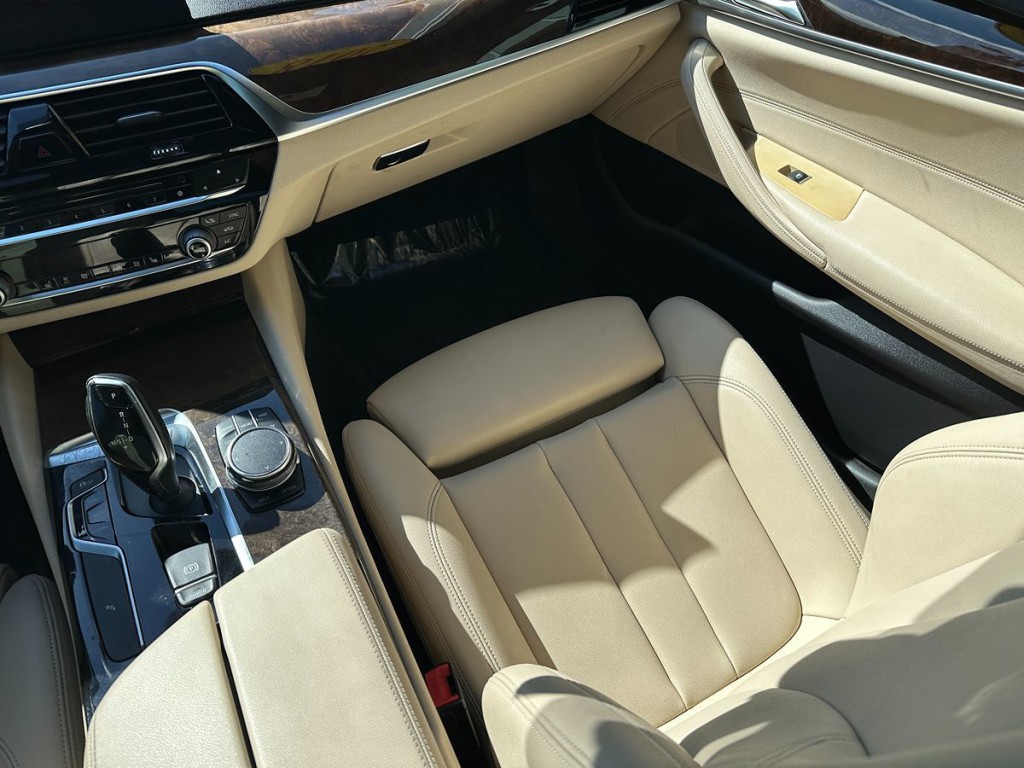 2018 BMW 5 Series Image 13