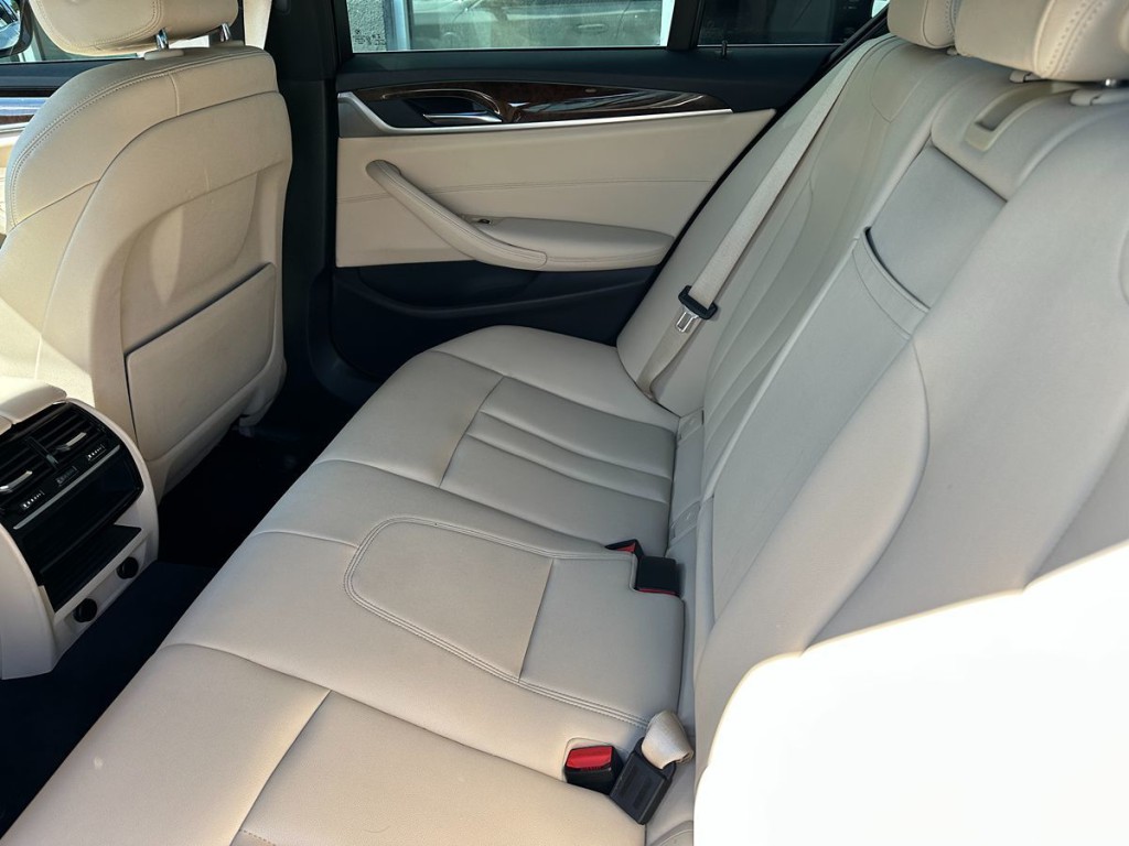 2018 BMW 5 Series Image 19