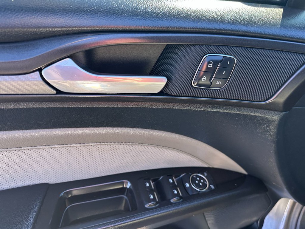 2017 Ford Fusion Image 18