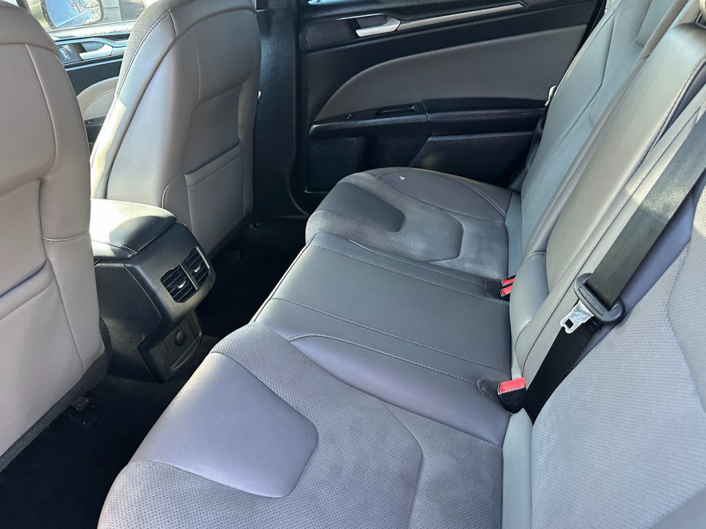 2017 Ford Fusion Image 19