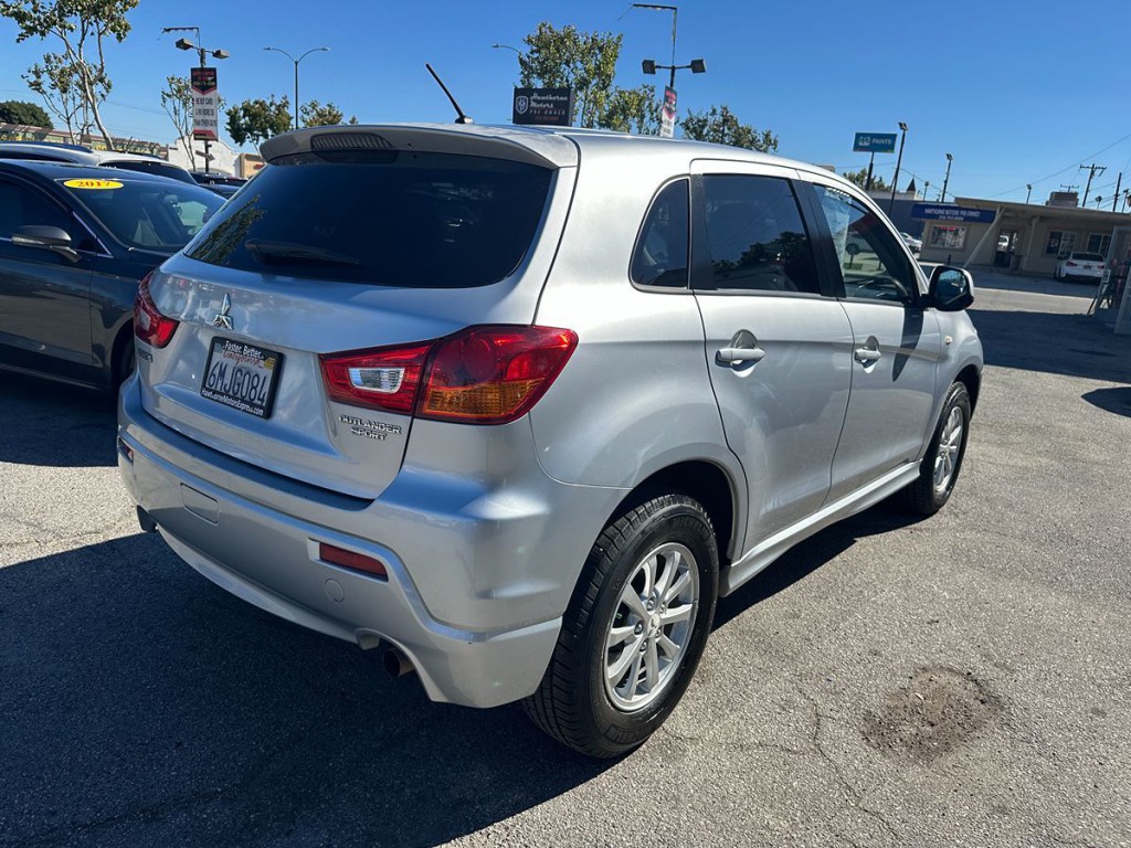 2012 Mitsubishi Outlander Image 7