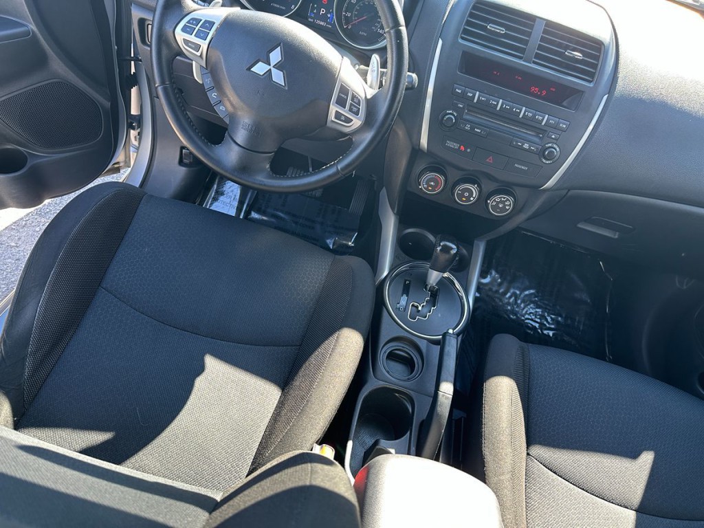 2012 Mitsubishi Outlander Image 10