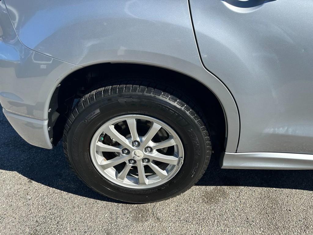 2012 Mitsubishi Outlander Image 21