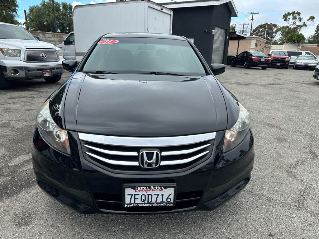 2011 Honda Accord Image 2