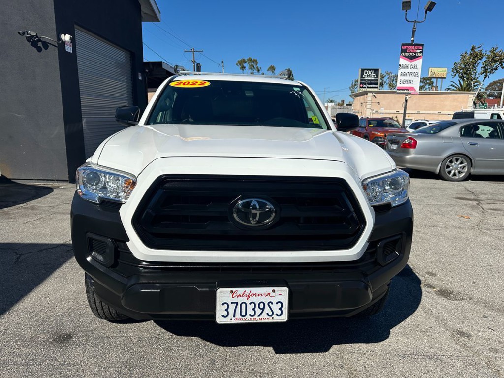 2022 Toyota Tacoma Image 2