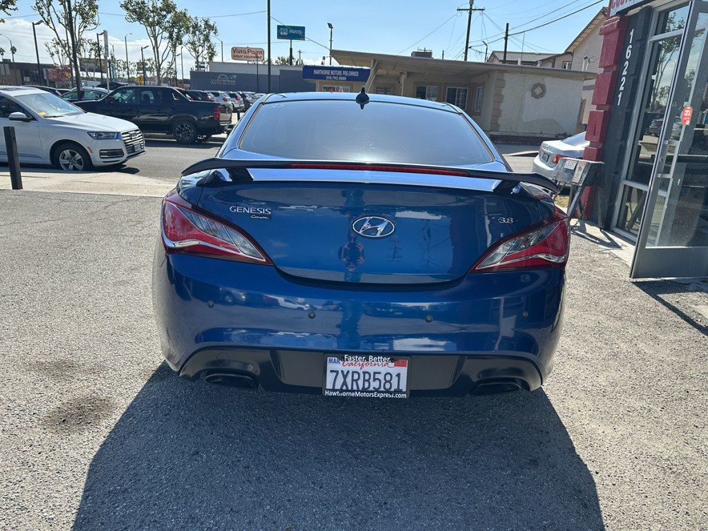 2016 Hyundai Genesis Image 7