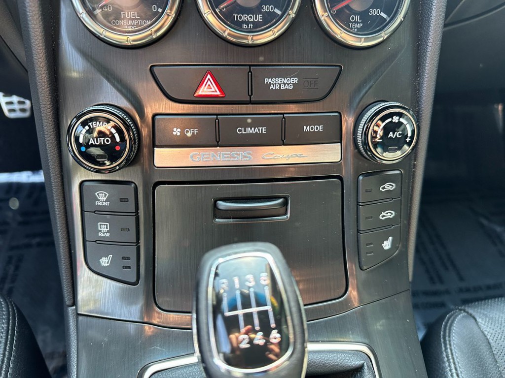 2016 Hyundai Genesis Image 11