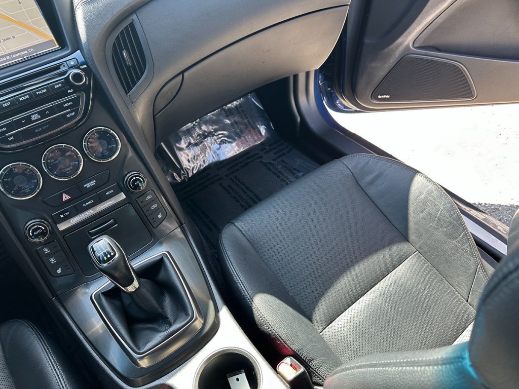 2016 Hyundai Genesis Image 13