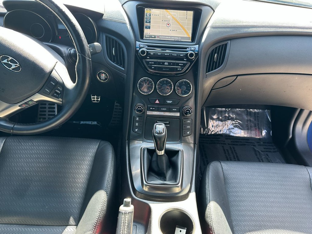 2016 Hyundai Genesis Image 14