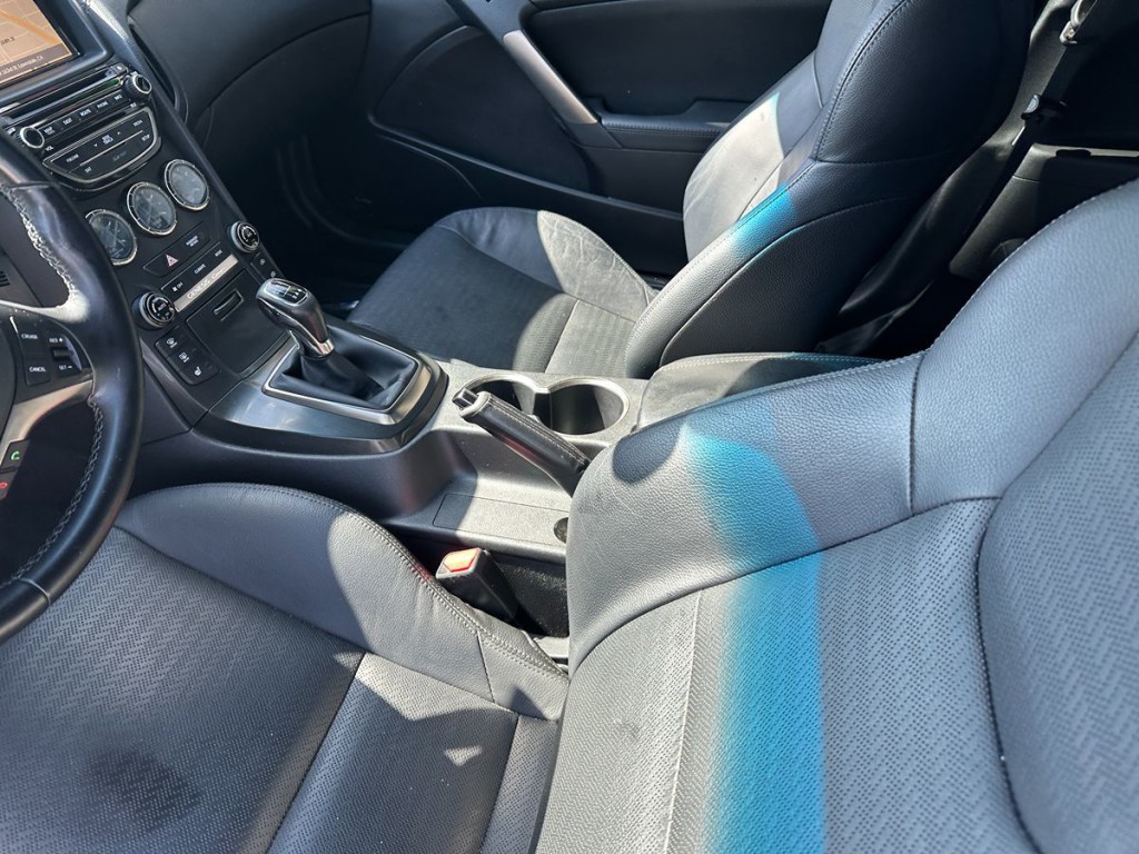 2016 Hyundai Genesis Image 16