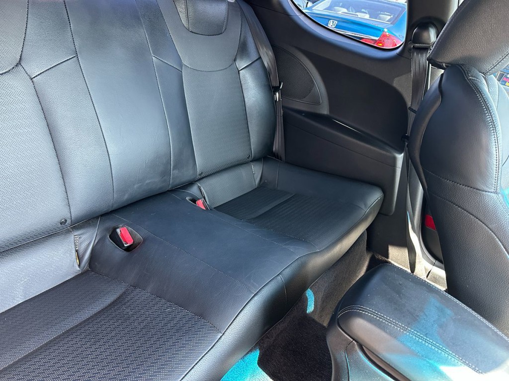 2016 Hyundai Genesis Image 17