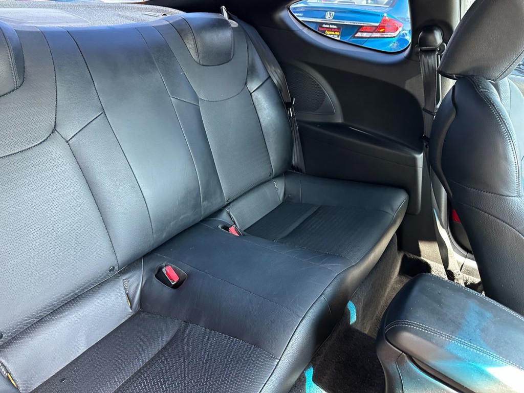 2016 Hyundai Genesis Image 18