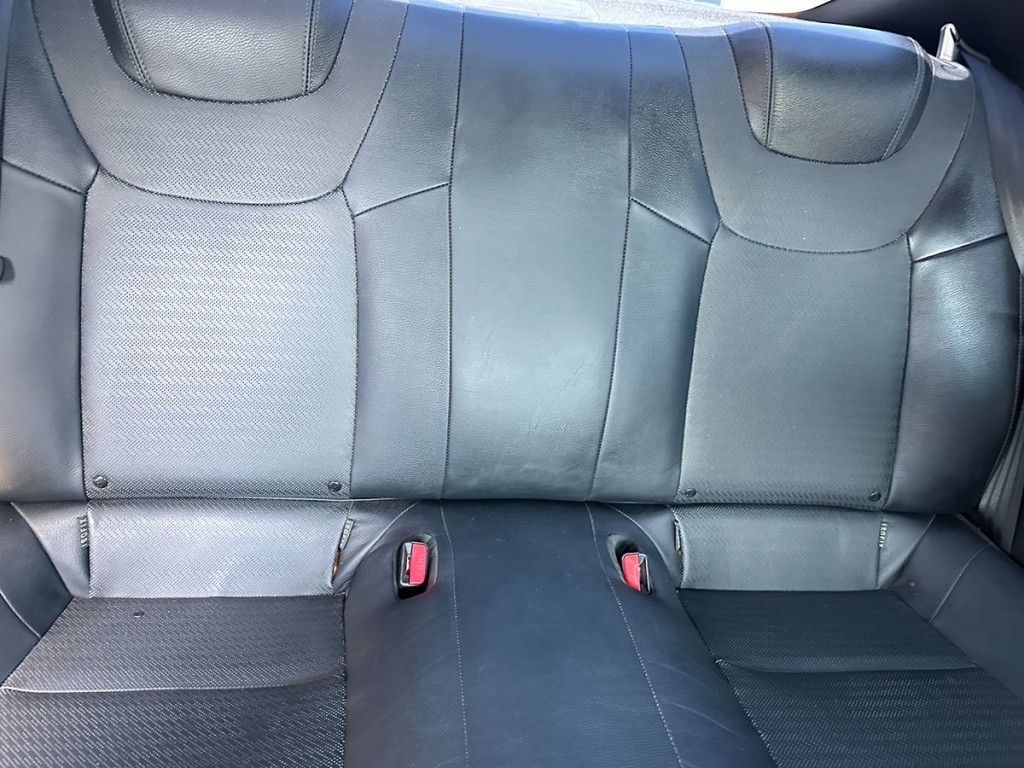 2016 Hyundai Genesis Image 19