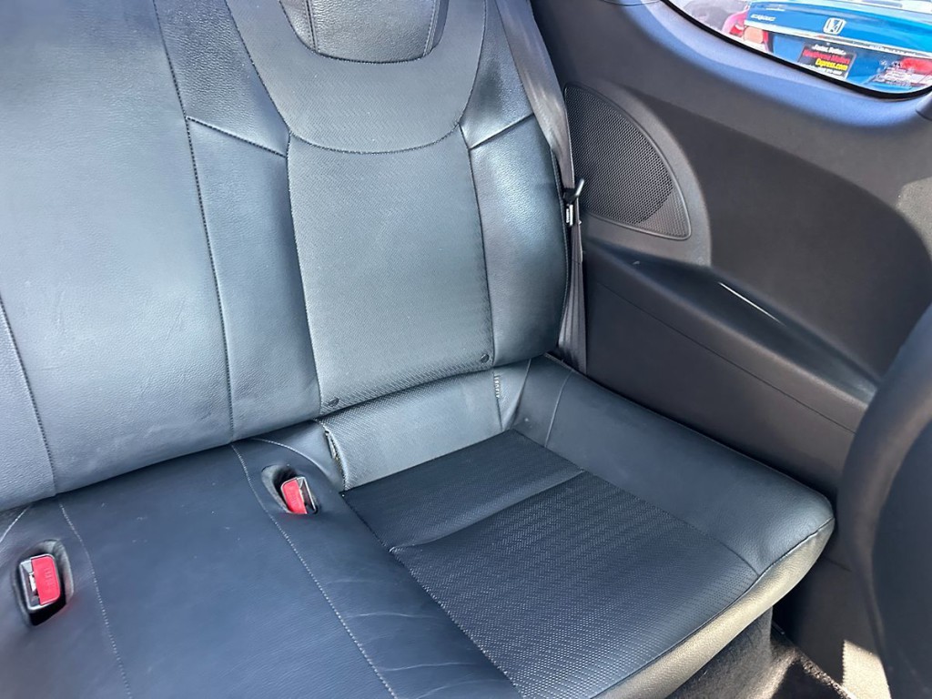 2016 Hyundai Genesis Image 20