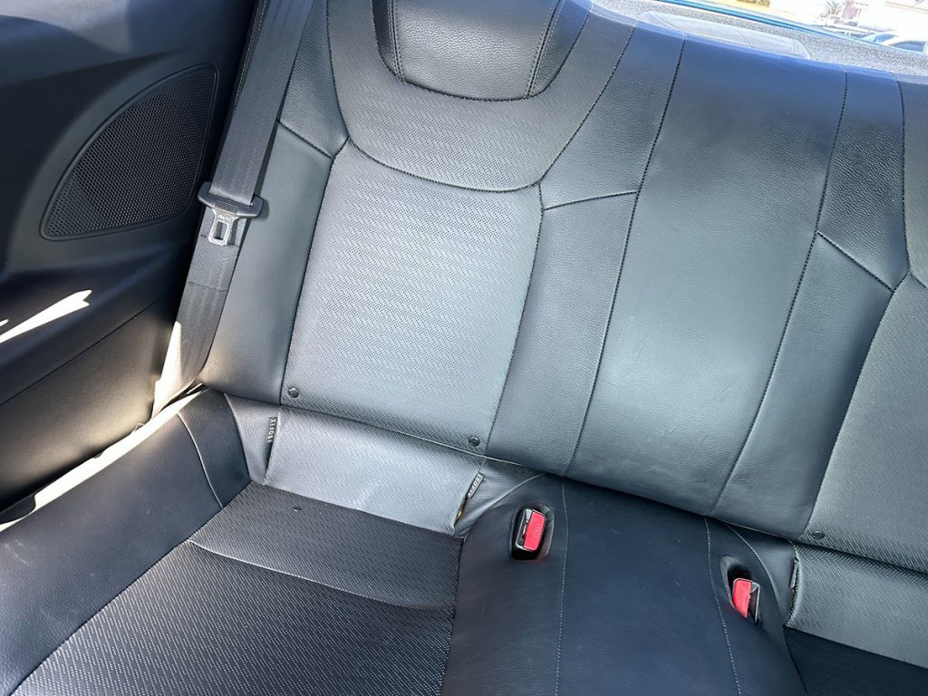 2016 Hyundai Genesis Image 21