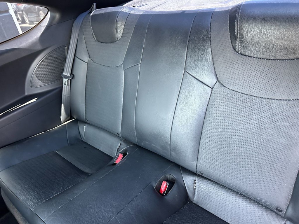 2016 Hyundai Genesis Image 22