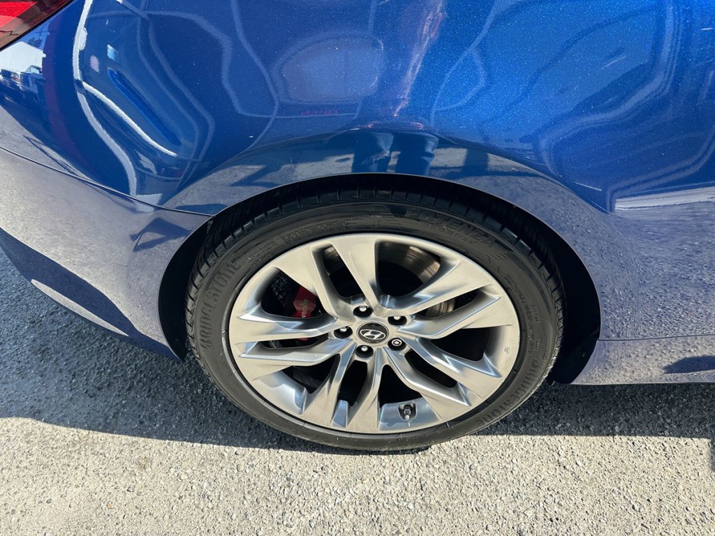 2016 Hyundai Genesis Image 25