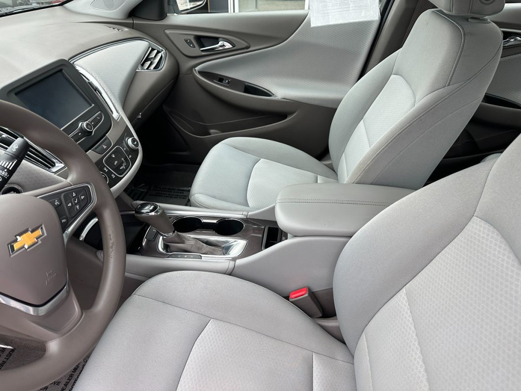 2018 Chevrolet Malibu Image 16
