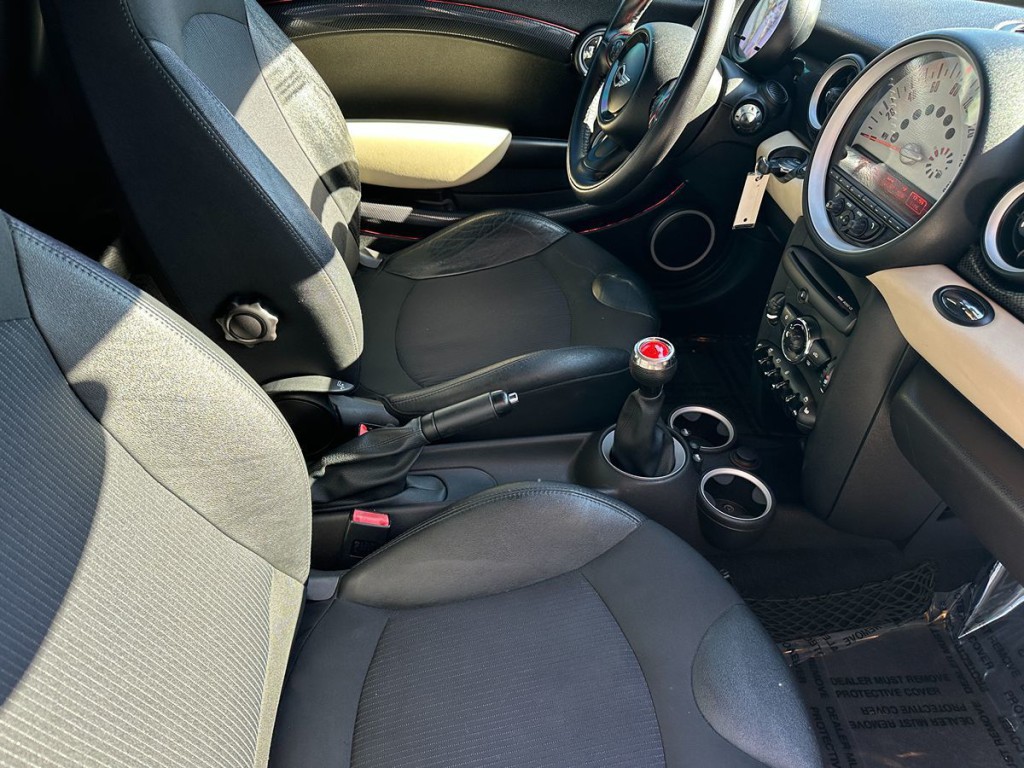 2012 MINI Cooper Image 9