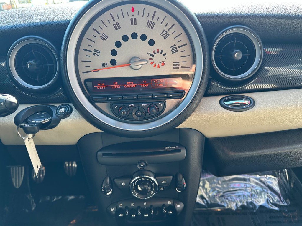 2012 MINI Cooper Image 12