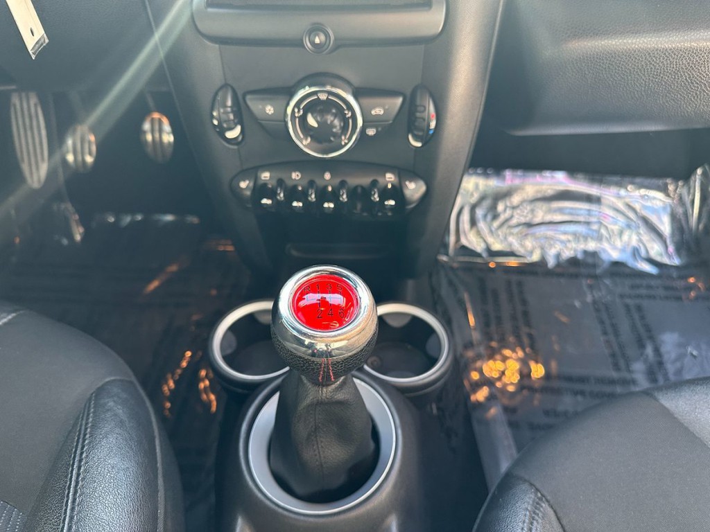 2012 MINI Cooper Image 13