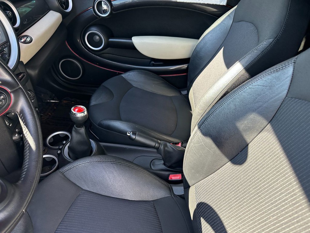 2012 MINI Cooper Image 14