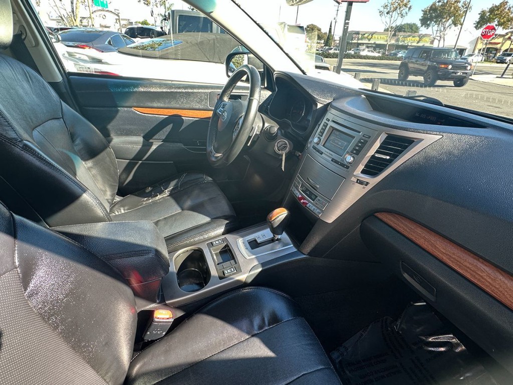 2013 Subaru Outback Image 9