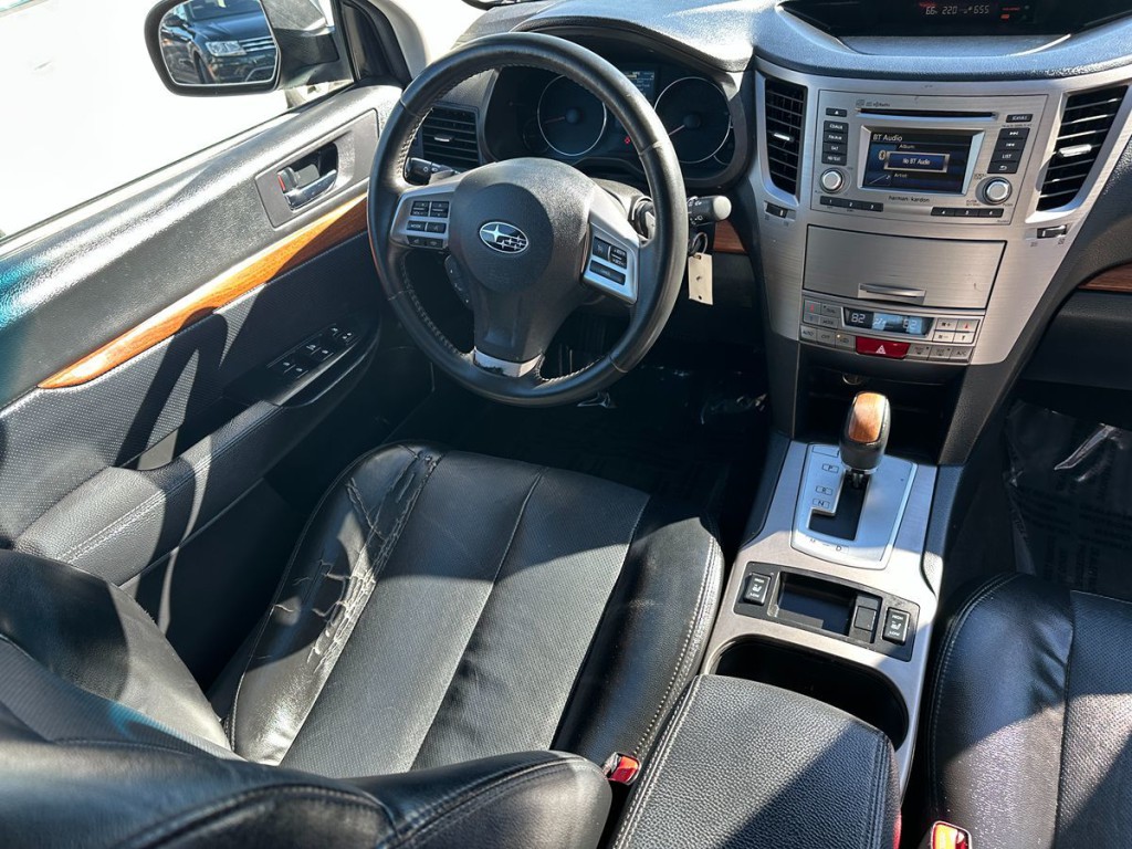 2013 Subaru Outback Image 10