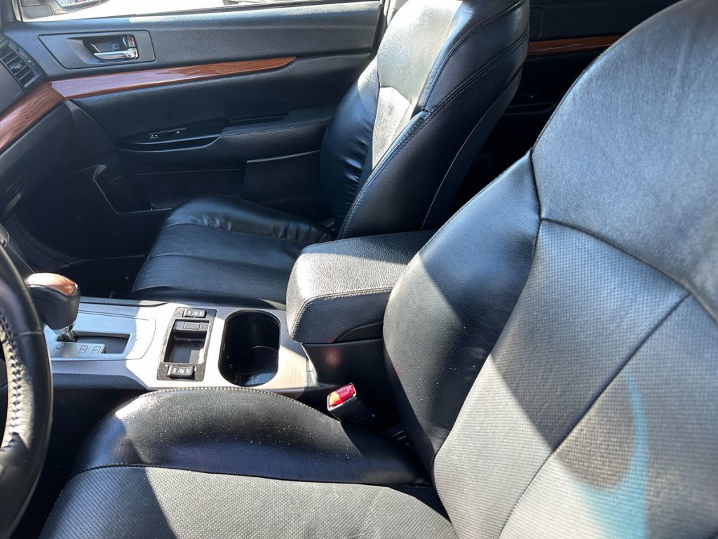 2013 Subaru Outback Image 13