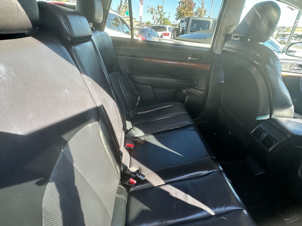 2013 Subaru Outback Image 14