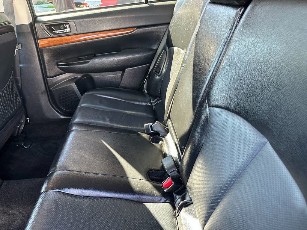 2013 Subaru Outback Image 18