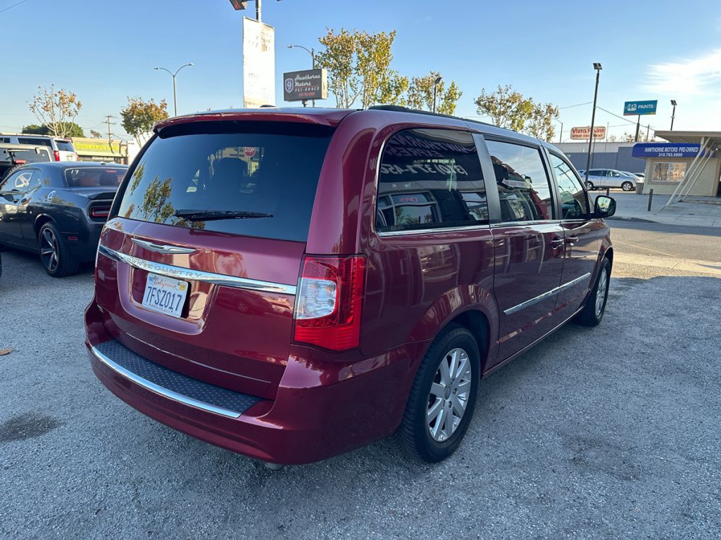 2014 Chrysler Town & Country Image 7