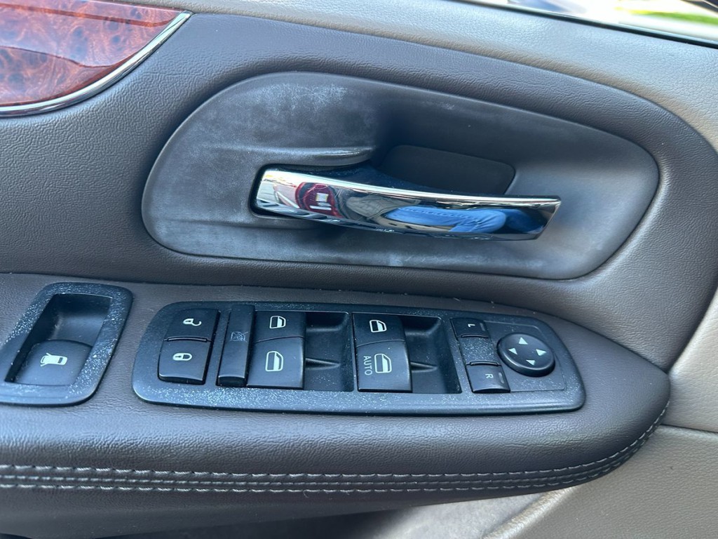 2014 Chrysler Town & Country Image 21