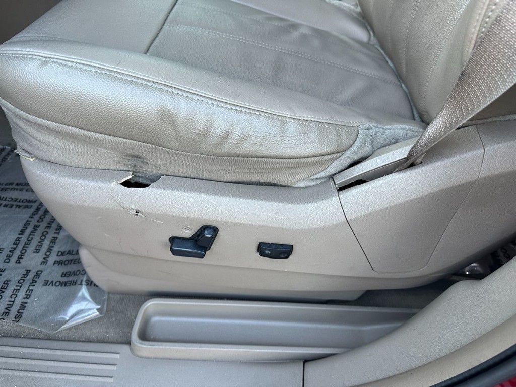 2014 Chrysler Town & Country Image 23